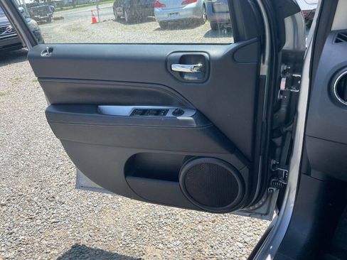Used 2017 Jeep Compass Latitude AWD/4WD image 22