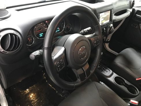 Used 2017 Jeep Wrangler Unlimited Sport w/ Quick Order Package 24S AWD/4WD image 13