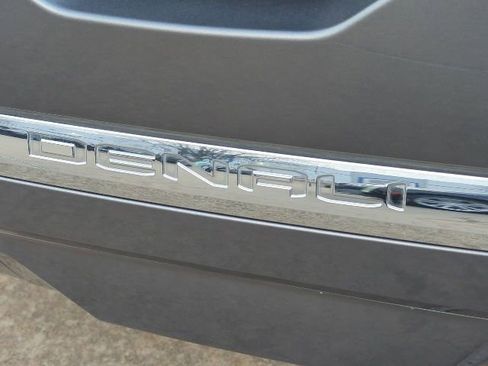 Used 2021 GMC Acadia Denali w/ Denali Technology Package image 37