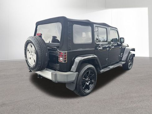 Used 2011 Jeep Wrangler Unlimited Sahara w/ Dual Top Group AWD/4WD image 8