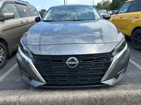 Used 2025 Nissan Altima 2.5 S FWD image 2