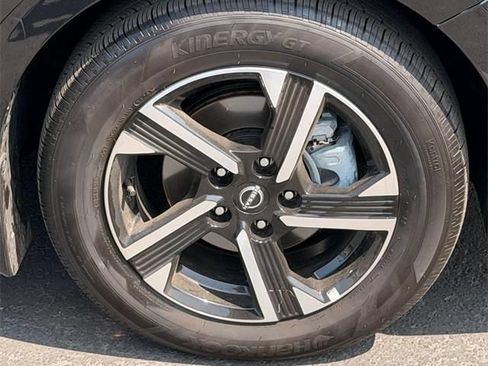 Used 2025 Nissan Sentra SV FWD image 11