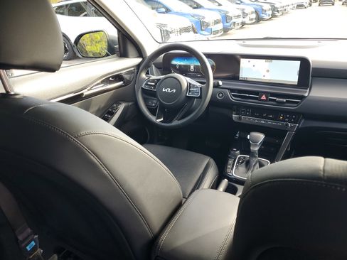 Certified 2025 Kia Seltos EX image 13