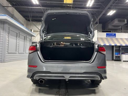 Used 2023 Nissan Sentra SR w/ SR Premium Package FWD image 9
