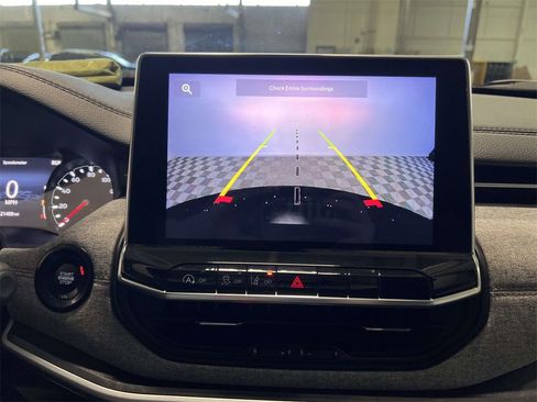 Used 2022 Jeep Compass Latitude image 32