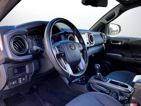 Used 2019 Toyota Tacoma TRD Off-Road w/ Technology Package image 17