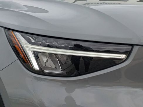 New 2025 Volvo XC40 B5 Core w/ Protection Package Premier image 10