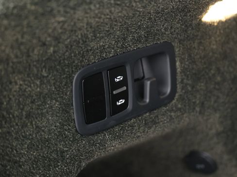 Used 2018 Bentley Bentayga AWD/4WD image 77