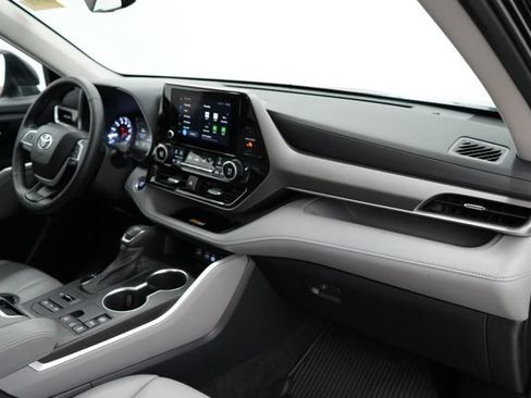 Used 2023 Toyota Highlander XLE AWD/4WD image 88