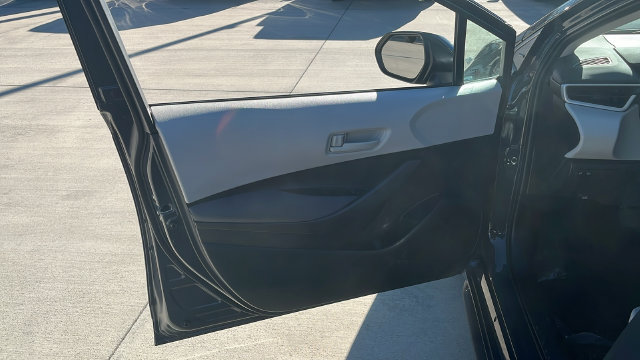 Used 2025 Toyota Corolla LE FWD image 5