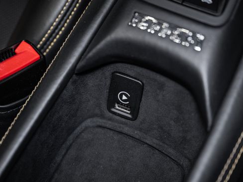 Used 2023 Ferrari F8 Tributo RWD image 43