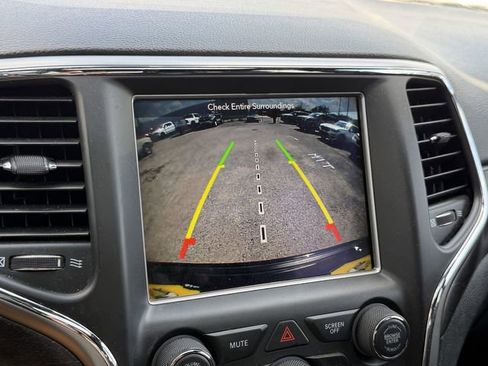 Used 2018 Jeep Grand Cherokee Altitude image 23