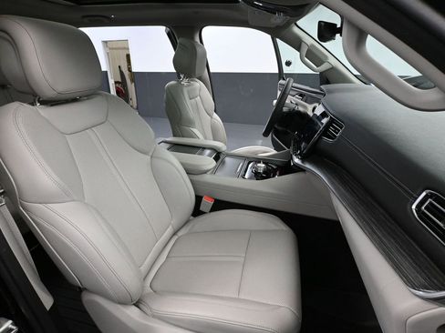 Used 2024 Jeep Wagoneer L Series II w/ Premium Group I image 55