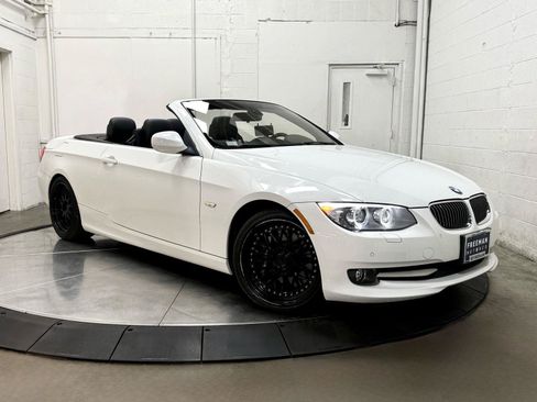 Used 2011 BMW 335i Convertible RWD image 31