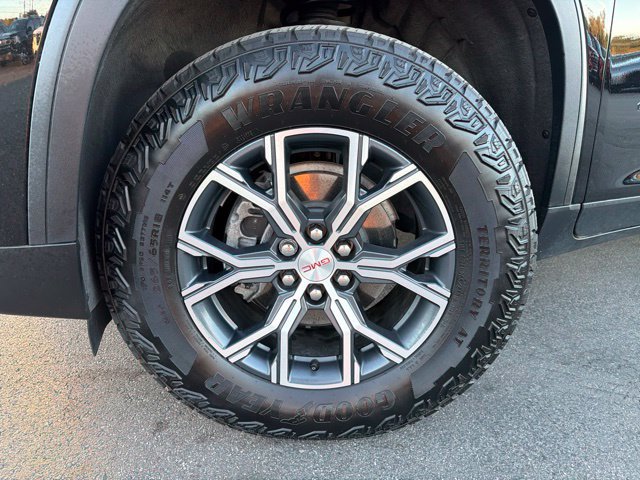 Used 2025 GMC Acadia AT4 w/ Luxury Package AWD/4WD image 9
