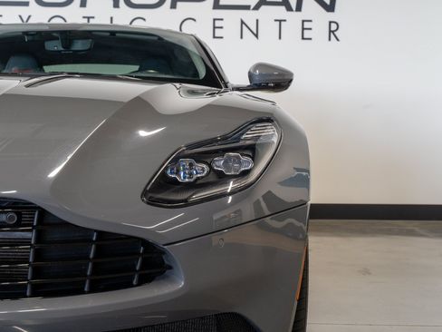 Used 2018 Aston Martin DB11 V12 RWD image 32