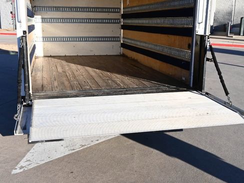 Used 2017 Chevrolet Express 3500 RWD image 16