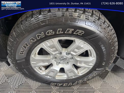 Used 2017 Nissan Titan SV AWD/4WD image 11