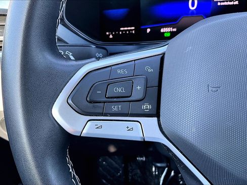 Used 2022 Volkswagen Taos SE w/ Panoramic Sunroof Package image 17