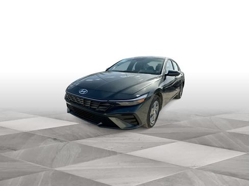 New 2025 Hyundai Elantra SE FWD image 4