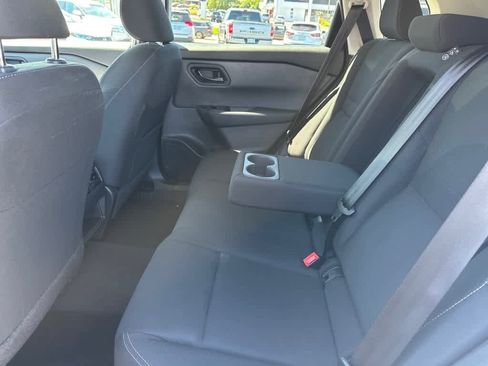 Used 2025 Nissan Rogue S image 11