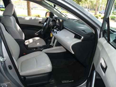 Used 2024 Toyota Corolla Cross L FWD image 19