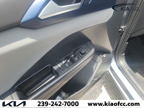 Used 2022 Volkswagen Taos SE AWD/4WD image 23