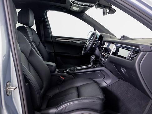 Certified 2026 Porsche Macan AWD/4WD image 7