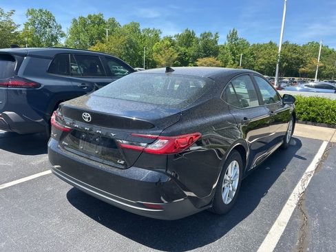 Used 2025 Toyota Camry LE image 5