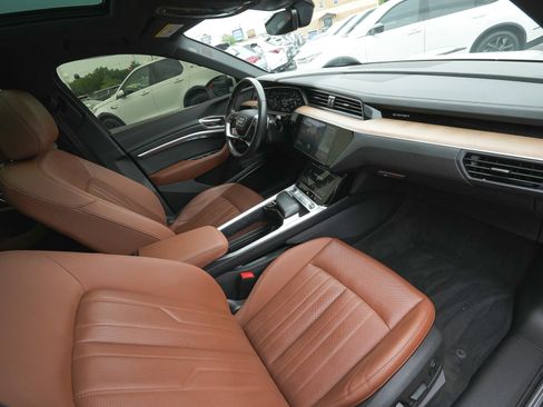 Used 2024 Audi Q8 e-tron Premium Plus AWD/4WD image 39