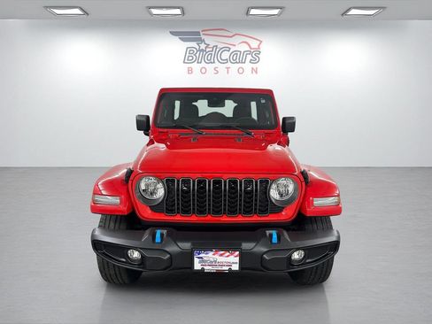 Used 2024 Jeep Wrangler Unlimited AWD/4WD image 2