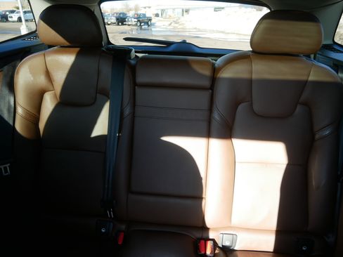 Used 2019 Volvo XC60 T5 Momentum w/ Multimedia Package image 13