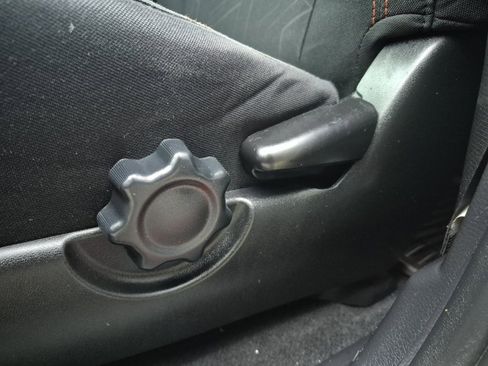 Used 2017 Toyota Tacoma TRD Sport image 18