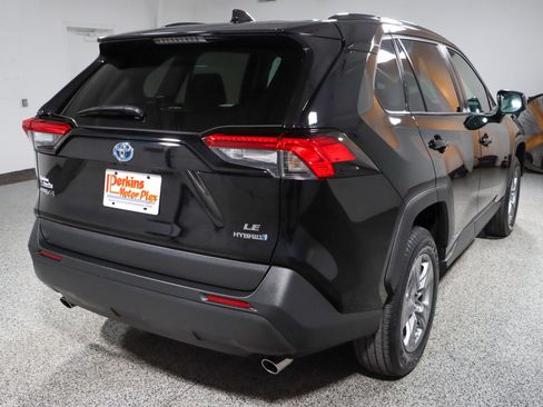 Used 2022 Toyota RAV4 LE AWD/4WD image 7