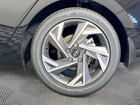 New 2025 Hyundai Elantra SEL FWD image 34