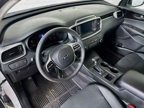 Used 2020 Kia Sorento LX FWD image 2