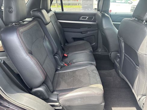 Used 2019 Ford Explorer XLT w/ XLT Sport Appearance Package AWD/4WD image 26