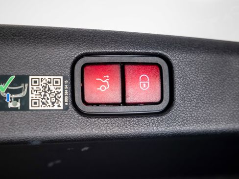 Used 2024 Mercedes-Benz E 450 4MATIC Sedan image 39