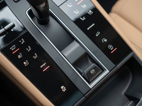 New 2026 Porsche Macan AWD/4WD image 20