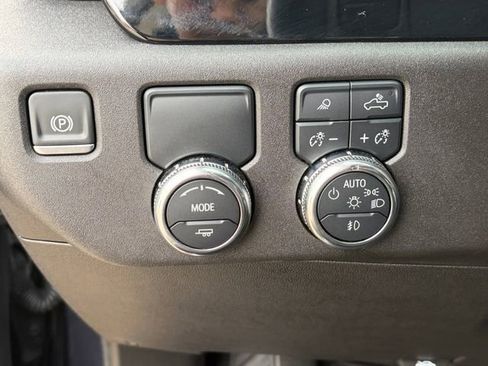 Certified 2025 GMC Sierra 1500 SLT image 5