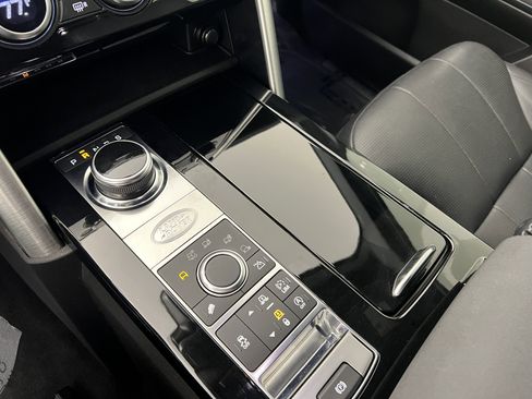 Used 2018 Land Rover Discovery HSE image 31