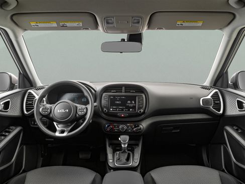 Used 2025 Kia Soul LX w/ LX Technology Package FWD image 18