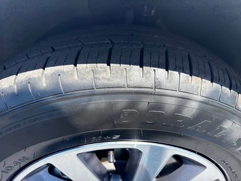 Used 2024 Chrysler Pacifica Limited FWD image 18