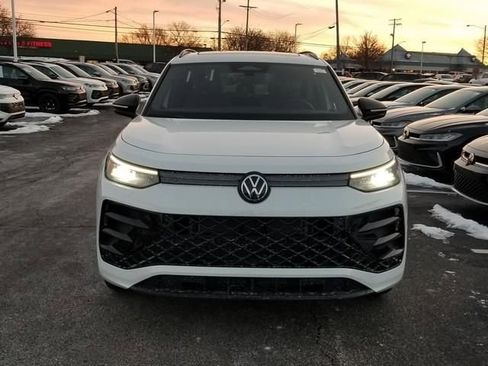 New 2026 Volkswagen Tiguan SE R-Line FWD image 2