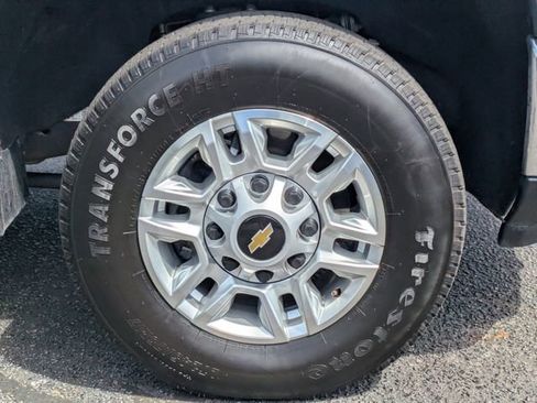 Used 2025 Chevrolet Silverado 2500 LT w/ Convenience Package image 11