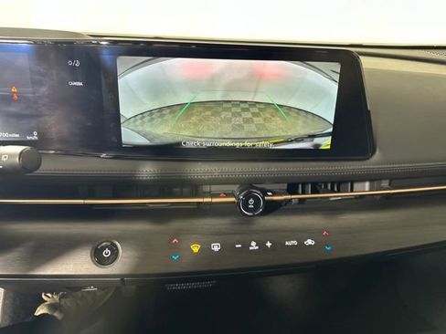 Used 2023 Nissan Ariya AWD image 22
