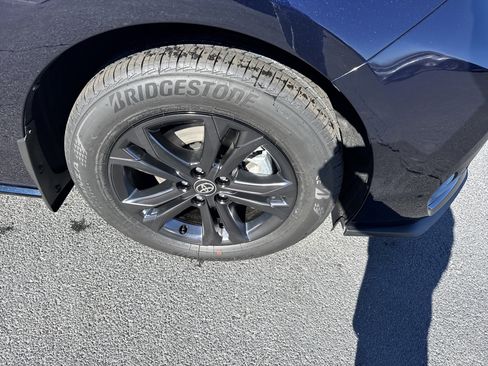 New 2026 Toyota Sienna XSE image 10