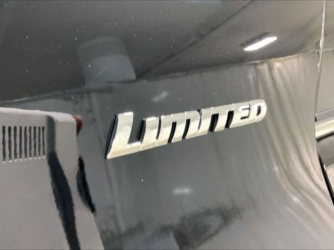 Used 2022 Toyota 4Runner Limited AWD/4WD image 9