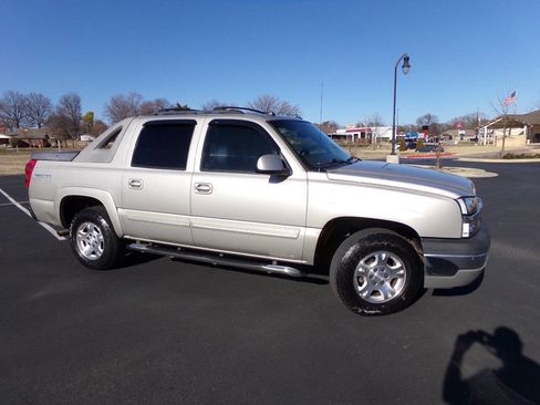 Used 2005 Chevrolet Avalanche Z71 w/ Sun And Sound Package image 5
