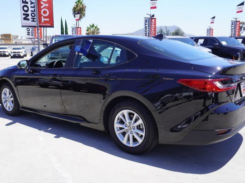 Used 2025 Toyota Camry LE FWD image 5